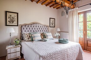 Valle del Sole Winery Farmhouse