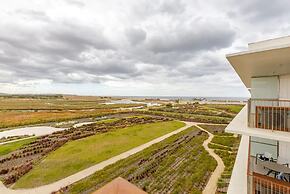 Luxury 2BR Sea view Pool