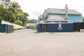 Silver Palms Charming 1BR Private Beach and Pool