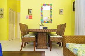 Silver Palms Charming 1BR Private Beach and Pool