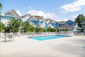 Silver Palms Charming 1BR Private Beach and Pool