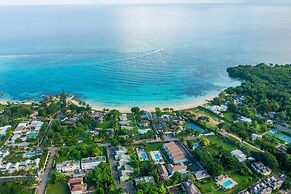 Silver Palms Charming 1BR Private Beach and Pool