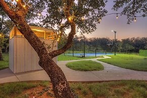 Oakridge Ranch: Pool + Hot-tub, Pickleball Court, Whiskey & Wine Room!