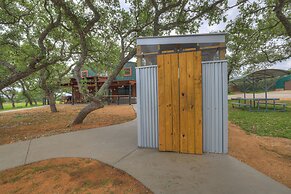 Oakridge Ranch: Pool + Hot-tub, Pickleball Court, Whiskey & Wine Room