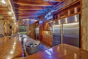 Oakridge Ranch: Pool + Hot-tub, Pickleball Court, Whiskey & Wine Room