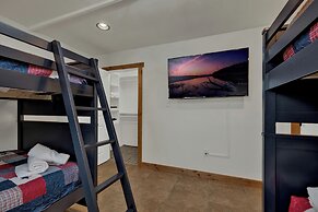 Oakridge Ranch: Pool + Hot-tub, Pickleball Court, Whiskey & Wine Room