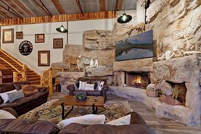 Oakridge Ranch: Pool + Hot-tub, Pickleball Court, Whiskey & Wine Room