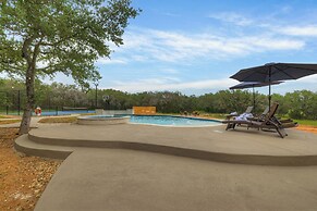 Oakridge Ranch: Pool + Hot-tub, Pickleball Court, Whiskey & Wine Room