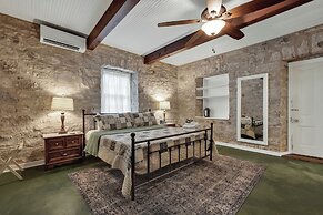 Rocking Ox Gasthaus-5 Minutes to Downtown!