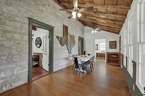 Rocking Ox Gasthaus-5 Minutes to Downtown!