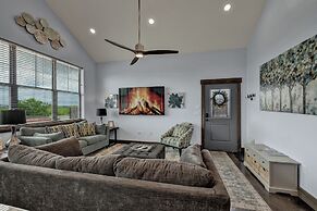 West End Nest With Hot Tub!