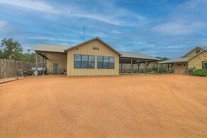 West End Nest With Hot Tub!