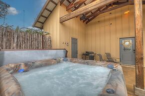 West End Nest With Hot Tub!