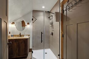 West End Lodge Resort Style Pool!