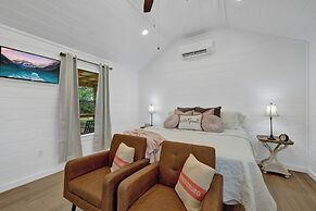 Cates Cottage in the Hill Country 8 Mins to Fred!