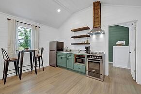 Cates Cottage in the Hill Country 8 Mins to Fred!