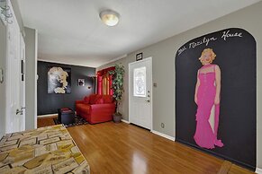 Marilyn House Iconic Charm 3 Mins to Downtown!
