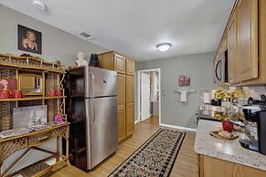 Marilyn House Iconic Charm 3 Mins to Downtown!
