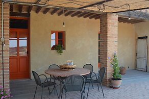 Apartment With Wonderful View in the Crete Senesi