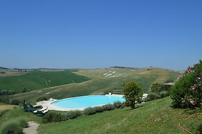 Apartment With Wonderful View in the Crete Senesi