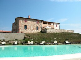 Apartment With Wonderful View in the Crete Senesi