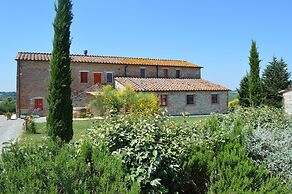 Apartment With Wonderful View in the Crete Senesi