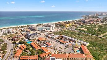 Cozy Bliss Condo w Pool Steps From Eagle Beach