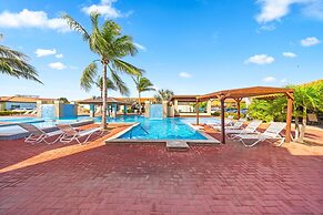 Cozy Bliss Condo w Pool Steps From Eagle Beach