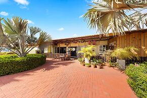 Cozy Bliss Condo w Pool Steps From Eagle Beach