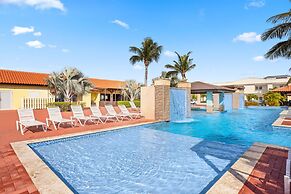 Cozy Bliss Condo w Pool Steps From Eagle Beach