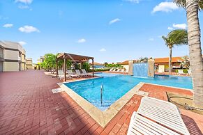 Cozy Bliss Condo w Pool Steps From Eagle Beach