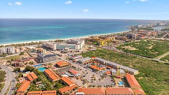 Cozy Bliss Condo w Pool Steps From Eagle Beach