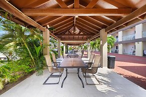 Cozy Bliss Condo w Pool Steps From Eagle Beach