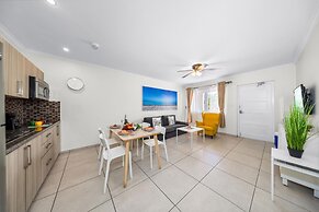 Cozy Bliss Condo w Pool Steps From Eagle Beach