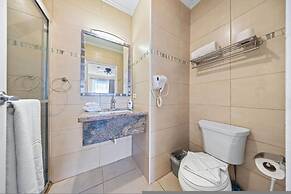 Cozy Bliss Condo w Pool Steps From Eagle Beach