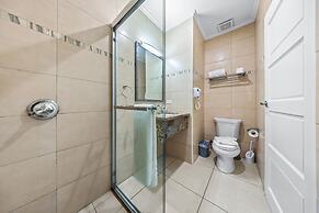 Cozy Bliss Condo w Pool Steps From Eagle Beach