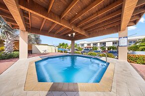 Cozy Bliss Condo w Pool Steps From Eagle Beach