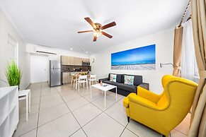 Cozy Bliss Condo w Pool Steps From Eagle Beach