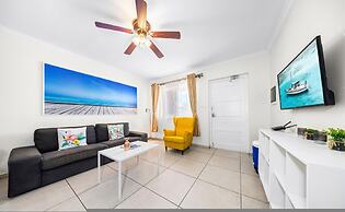 Cozy Bliss Condo w Pool Steps From Eagle Beach