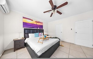 Cozy Bliss Condo w Pool Steps From Eagle Beach