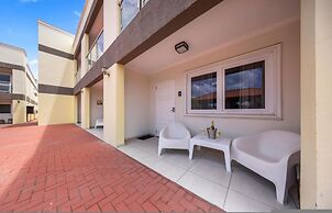 Cozy Bliss Condo w Pool Steps From Eagle Beach