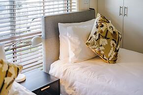 StayAU 4BR Lakeside Retreat in Seabrook