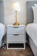 StayAU 4BR Lakeside Retreat in Seabrook