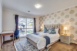 StayAU 4BR Lakeside Retreat in Seabrook