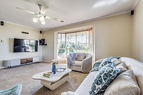 StayAU 4BR Lakeside Retreat in Seabrook
