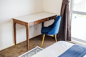 StayAU 4BR Lakeside Retreat in Seabrook