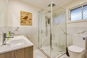 StayAU 4BR Lakeside Retreat in Seabrook