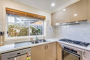 StayAU 4BR Lakeside Retreat in Seabrook