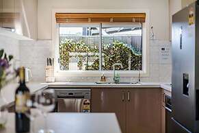 StayAU 4BR Lakeside Retreat in Seabrook