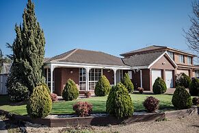 StayAU 4BR Lakeside Retreat in Seabrook